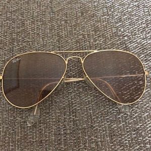 Gold Ray-Ban aviators.